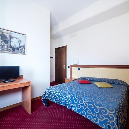Hotel Italia & Lombardi Монтефьясконе Экстерьер фото
