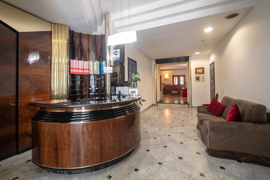Hotel Italia & Lombardi Монтефьясконе Экстерьер фото