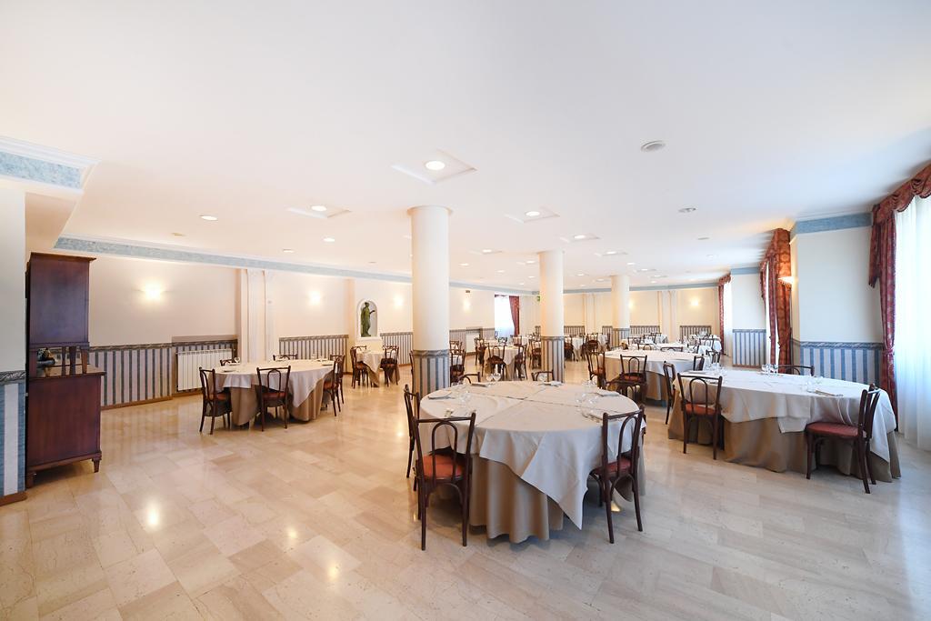 Hotel Italia & Lombardi Монтефьясконе Экстерьер фото