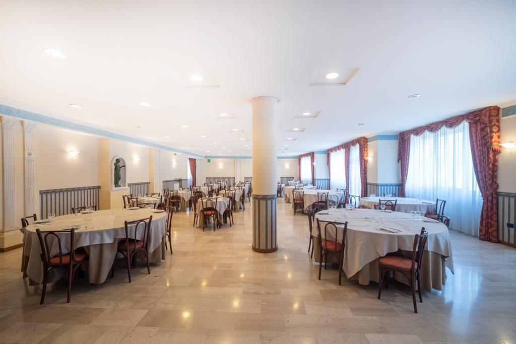 Hotel Italia & Lombardi Монтефьясконе Экстерьер фото