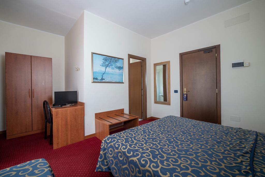 Hotel Italia & Lombardi Монтефьясконе Экстерьер фото