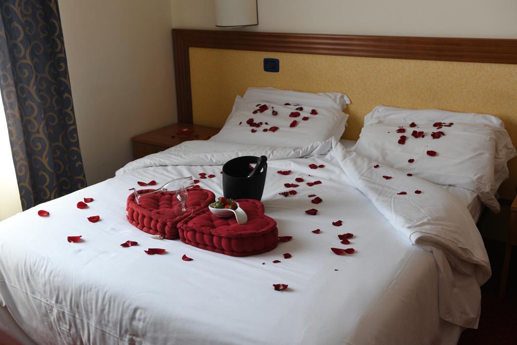 Hotel Italia & Lombardi Монтефьясконе Экстерьер фото